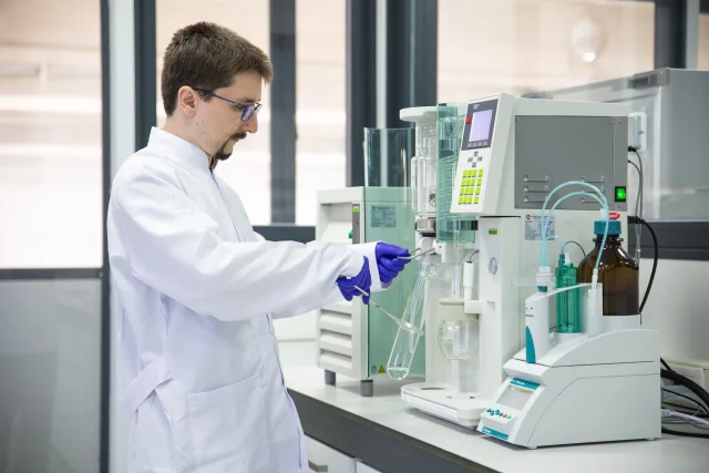 Research scientist in laboratory